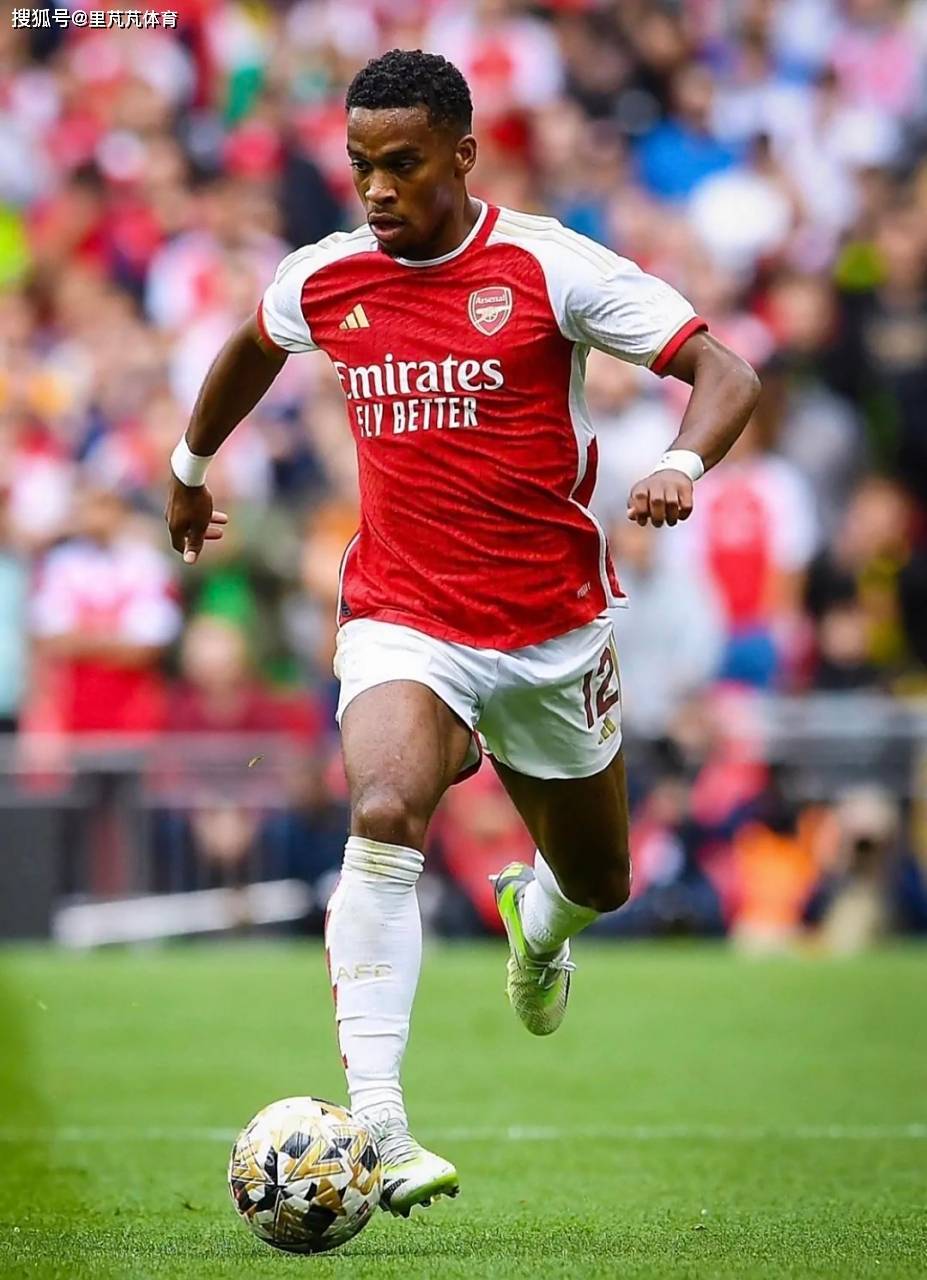 太出色了！阿森纳新人铁卫制霸攻防两端，塔帅争冠奖杯的关键点